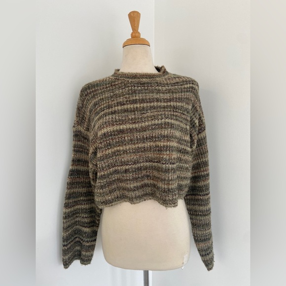 Knitted cropped garage long sleeve (size small) - Picture 3 of 3